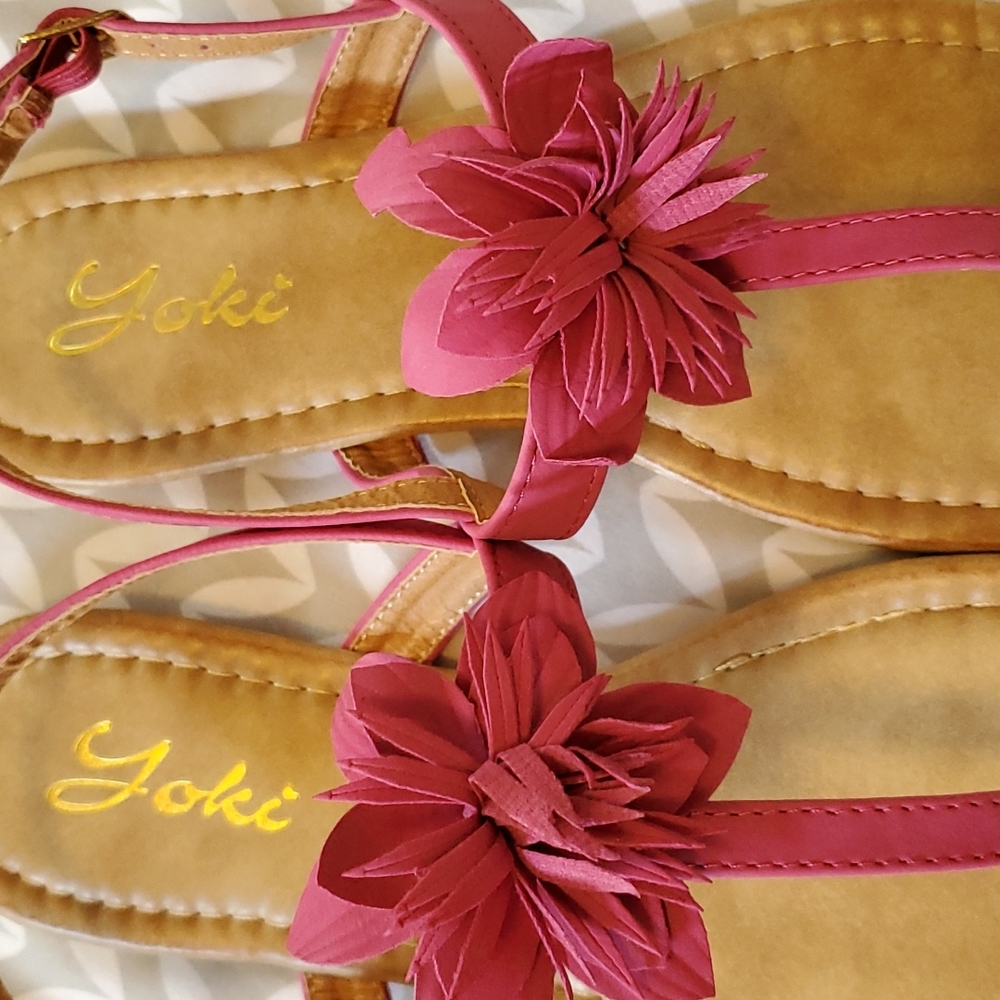 NIB Fuschia T Strap Sandals - Picture 4 of 9